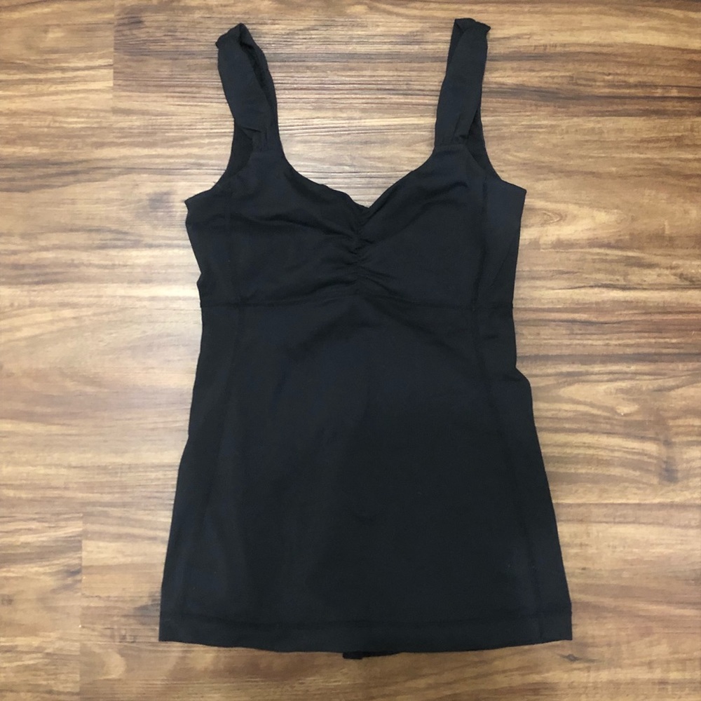 Lululemon size 2 Black tank w/bra